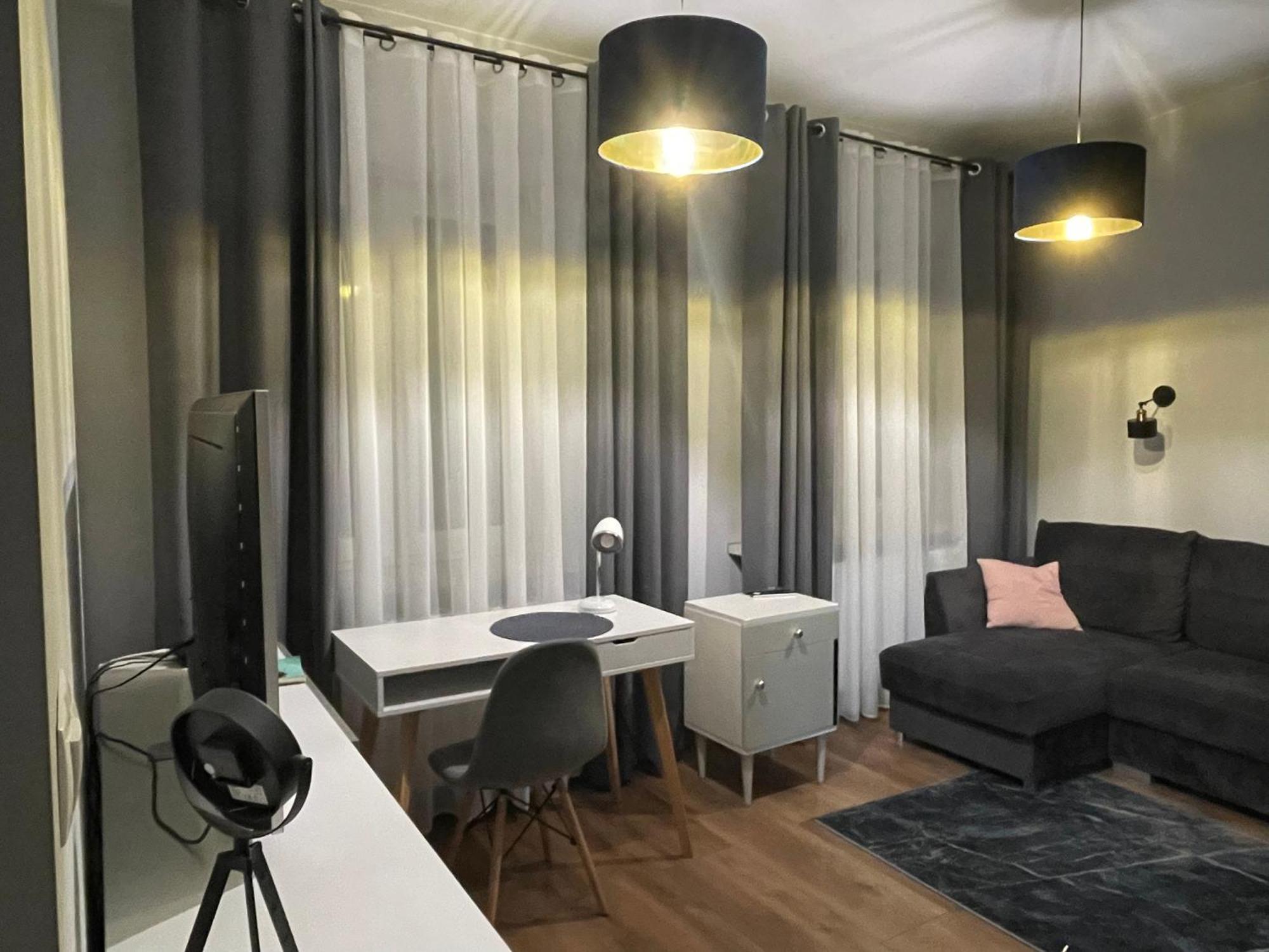 “Apartcalm - Like At Home” - Close To Subway Warschau Buitenkant foto